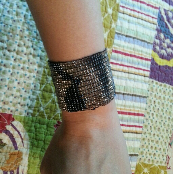 GUESS Beaded Stretch Bracelet - Picture 5 of 6